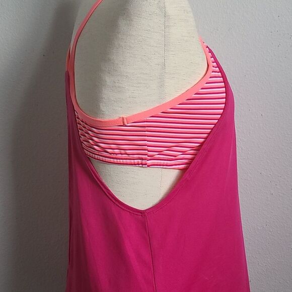 NIKE Workout top. - Picture 7 of 12